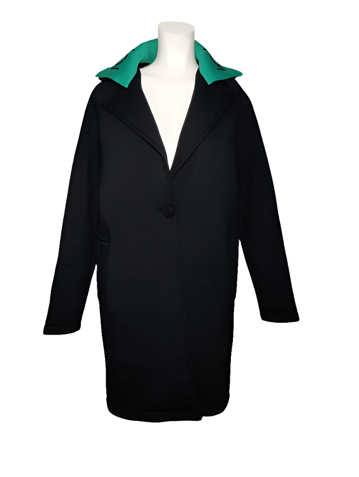 Rinascimento Abrigo Negro con Cuello Verde Esmeralda